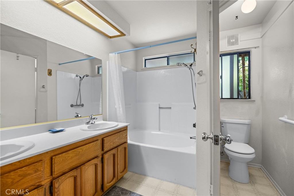 8526 Valley View Drive Property Photo 9