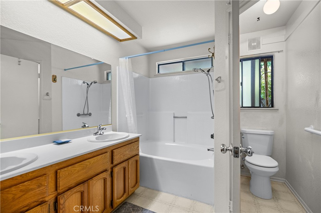 8526 Valley View Drive Property Photo 9