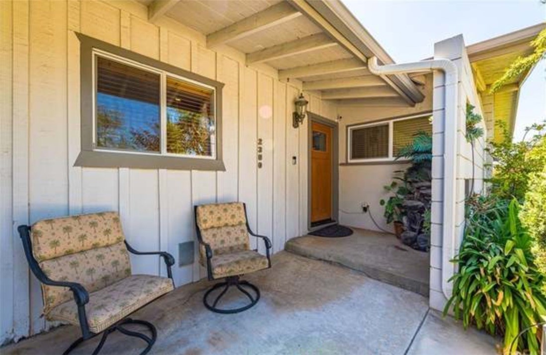 2390 Gloucester Property Photo 3