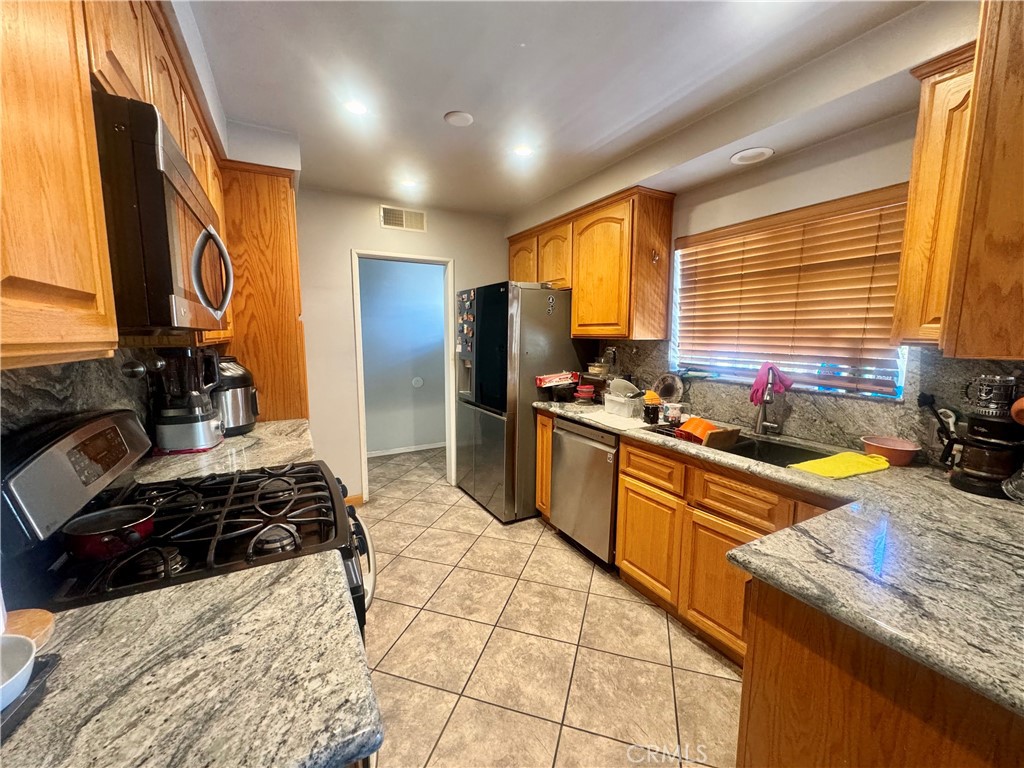 2390 Gloucester Property Photo 8