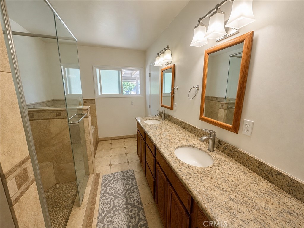 2390 Gloucester Property Photo 15