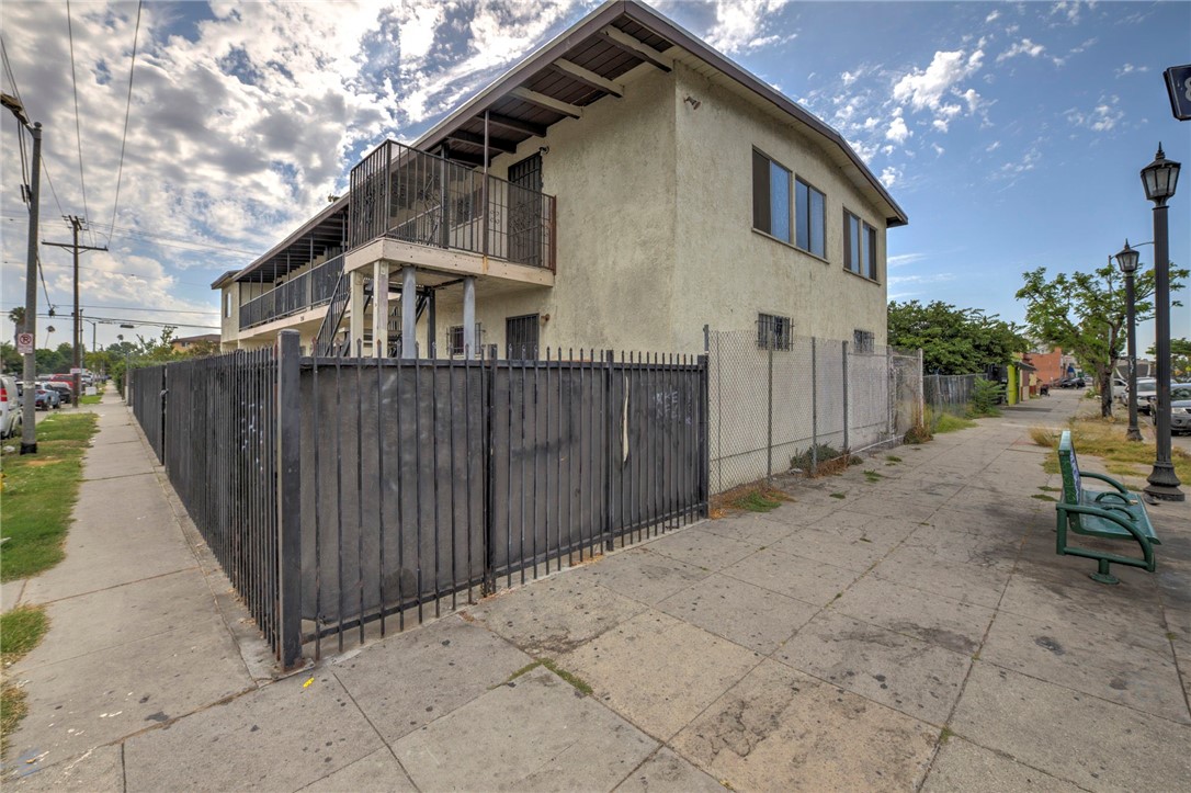 254 W 83rd Street Property Photo 4