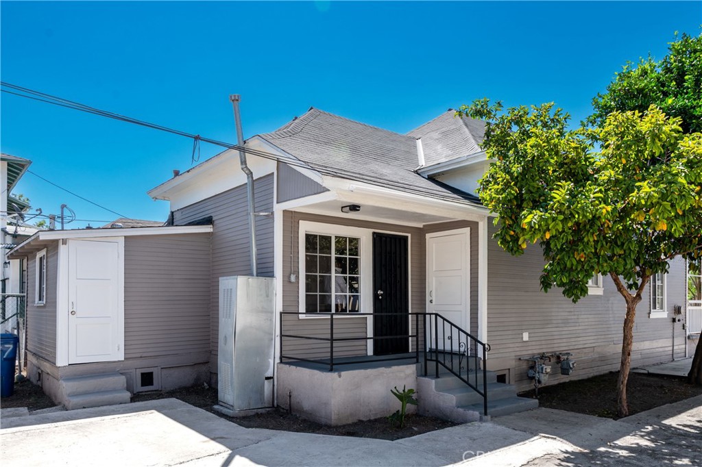 737 E 47th Street Property Photo 4
