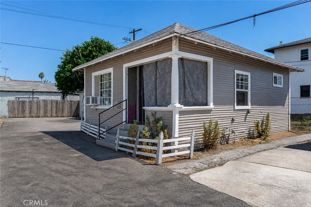737 E 47th Street Property Photo 5
