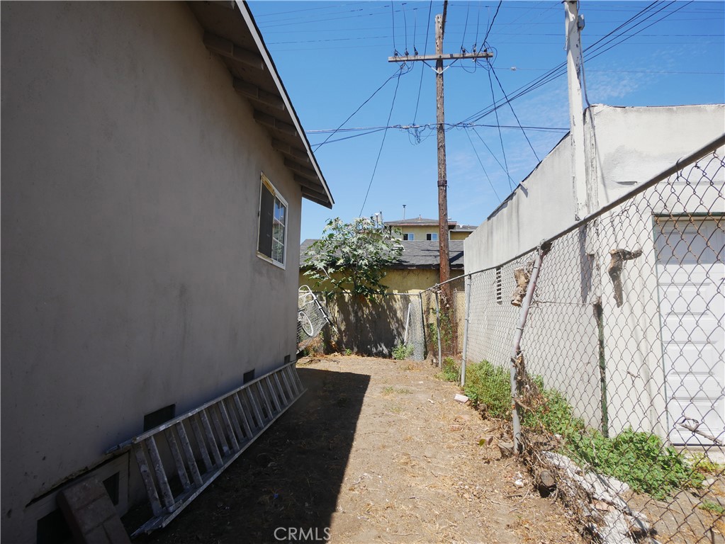 737 E 47th Street Property Photo 48