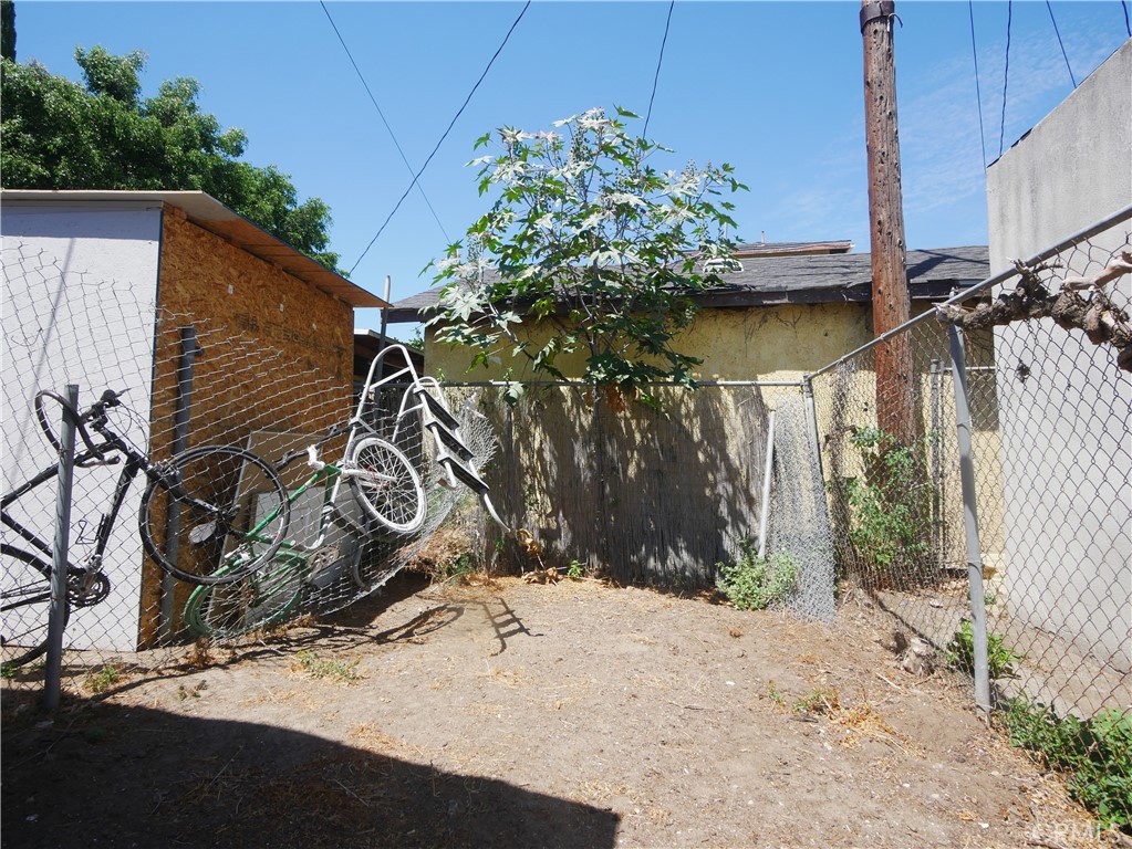 737 E 47th Street Property Photo 49