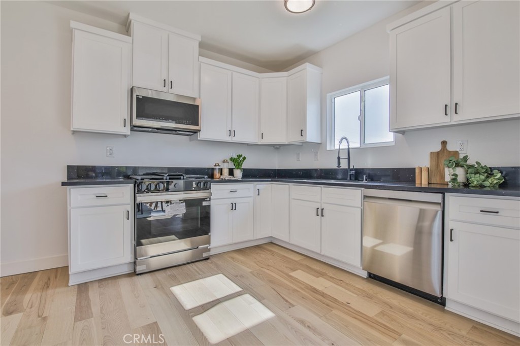 1301 W 46th Property Photo 18