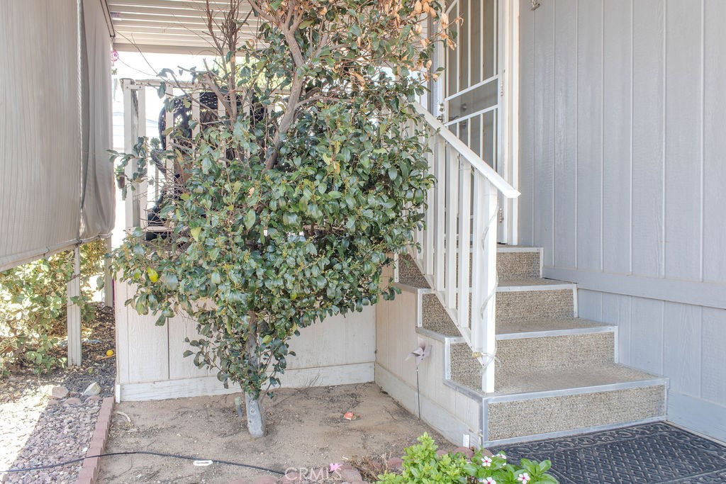 9161 Santa Fe E Avenue 35 Property Photo 8