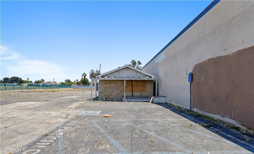 9491 Sierra Avenue Property Photo 4