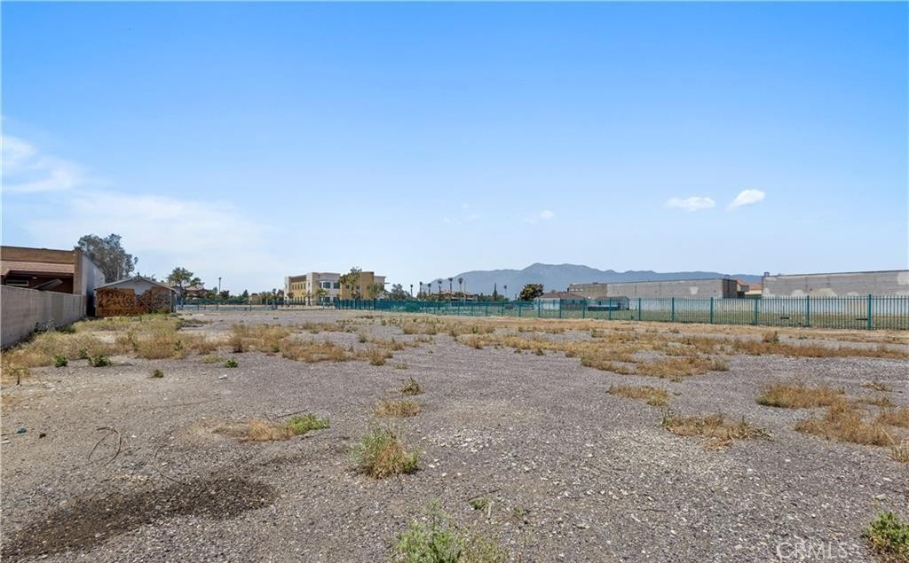 9491 Sierra Avenue Property Photo 6