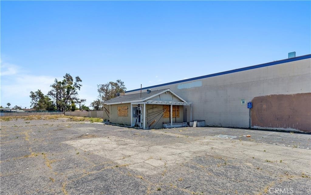 9491 Sierra Avenue Property Photo 8