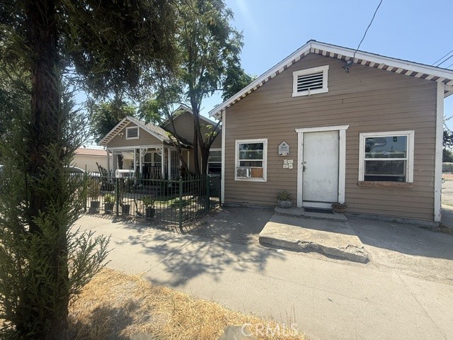 1087 W 9th Property Photo 3