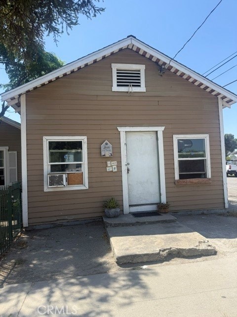 1087 W 9th Property Photo 5