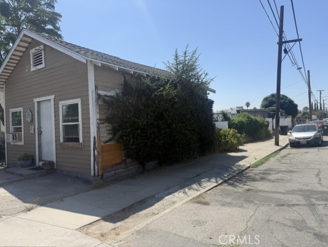 1087 W 9th Property Photo 6