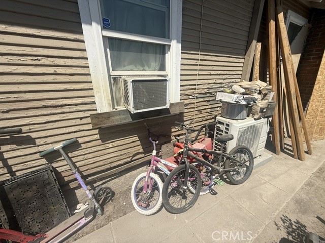 1087 W 9th Property Photo 10