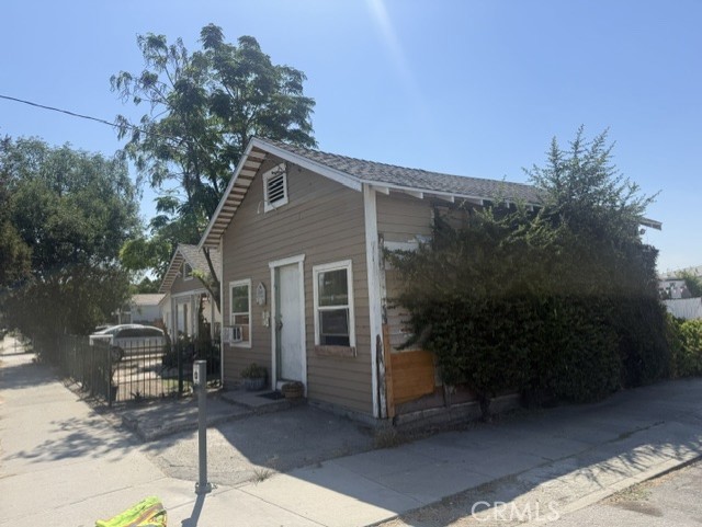 1087 W 9th Property Photo 20