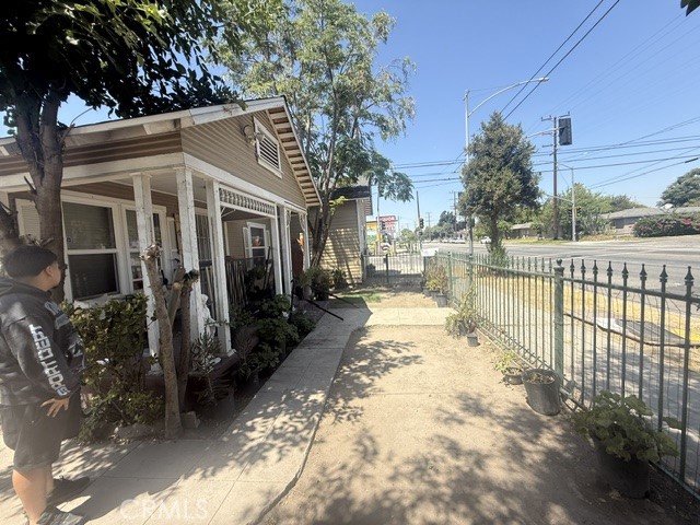 1087 W 9th Property Photo 27