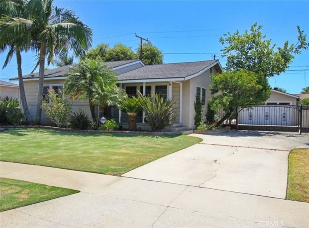 9238 Badminton Property Photo
