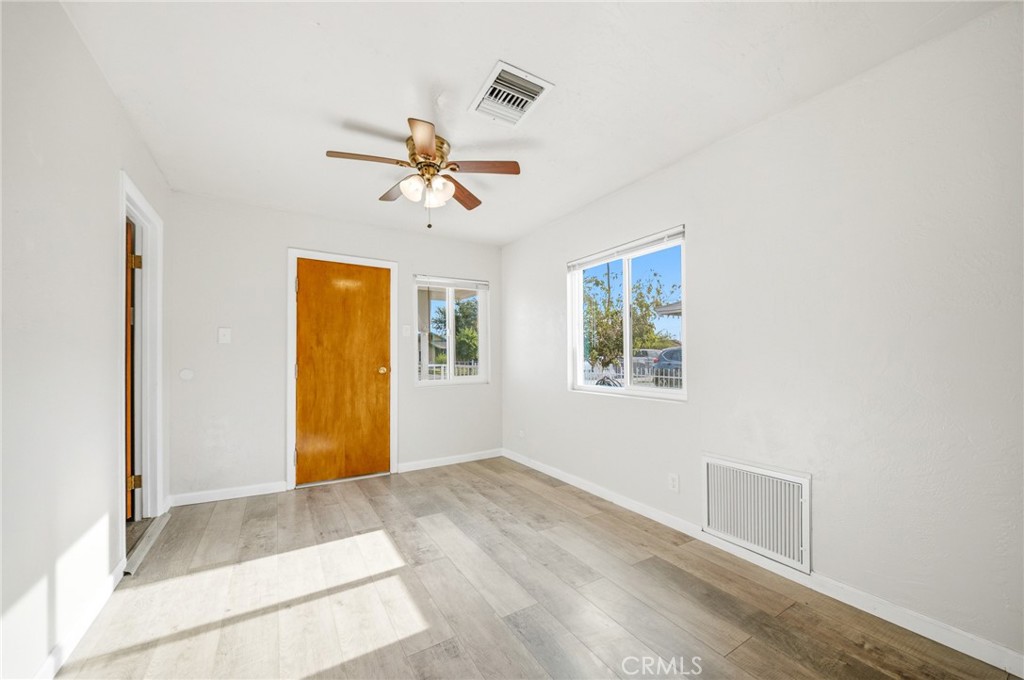 219 E Brighton Property Photo 4