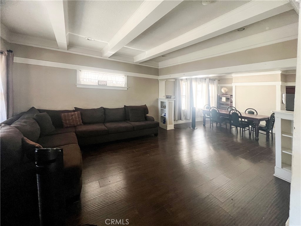 4112 S Budlong Avenue Property Photo 3