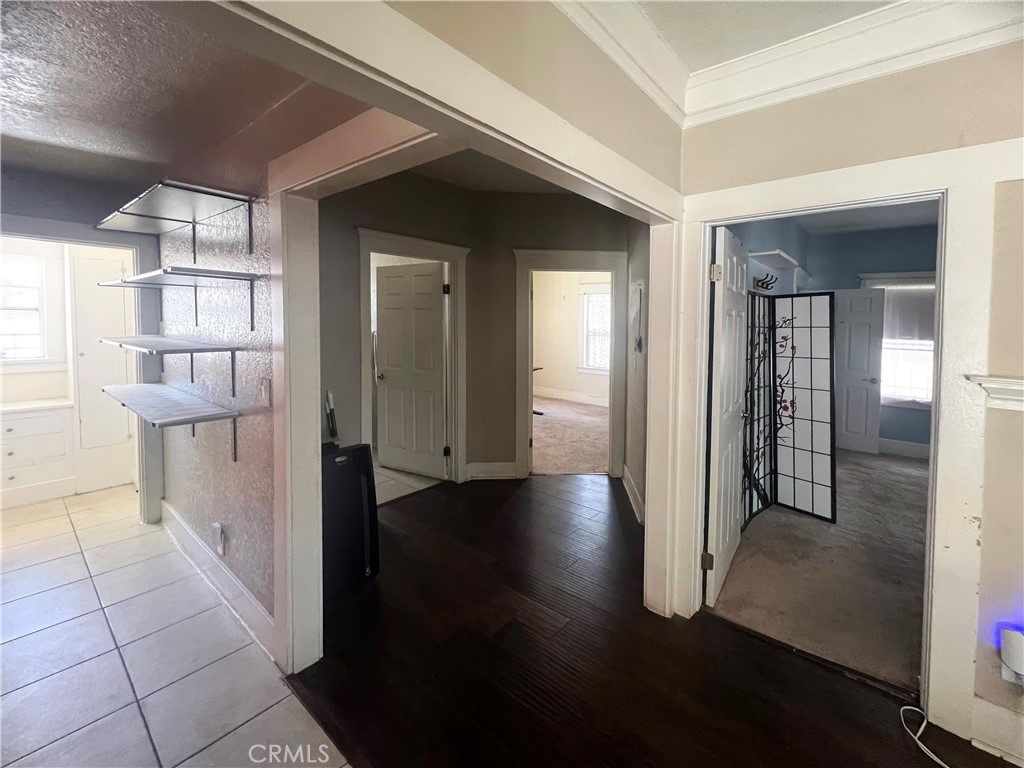 4112 S Budlong Avenue Property Photo 6