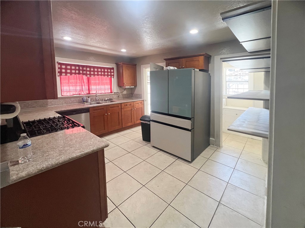 4112 S Budlong Avenue Property Photo 7
