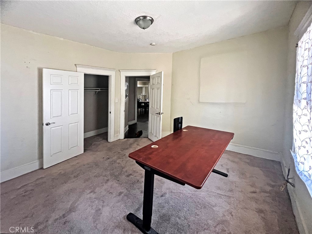 4112 S Budlong Avenue Property Photo 9