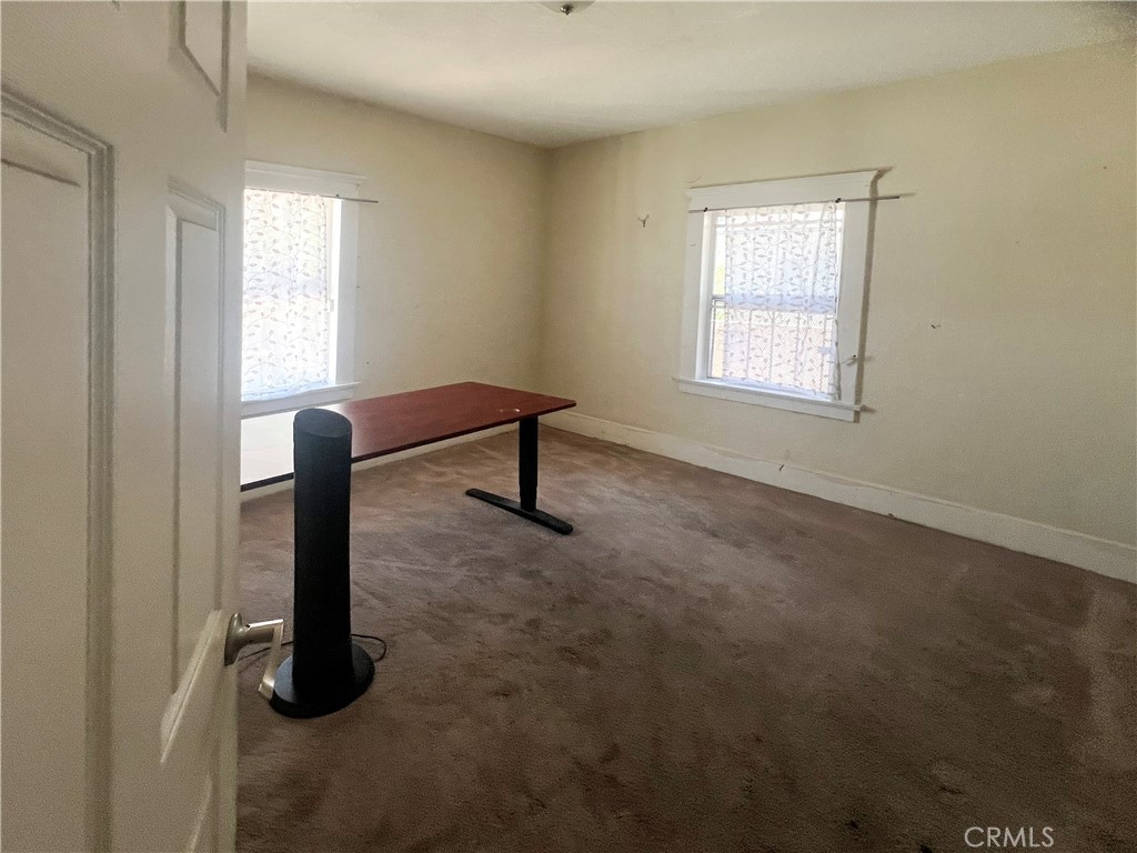 4112 S Budlong Avenue Property Photo 10