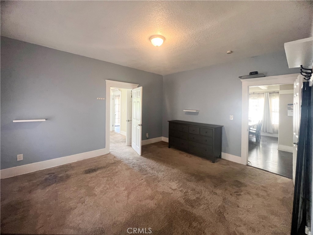 4112 S Budlong Avenue Property Photo 11