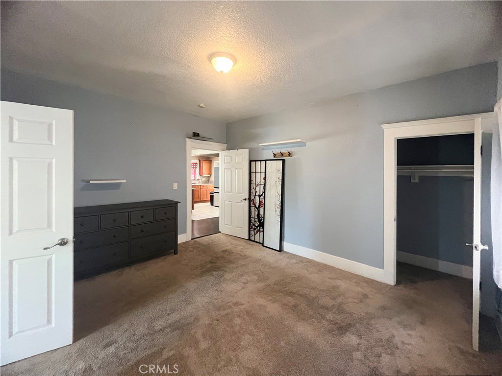 4112 S Budlong Avenue Property Photo 12
