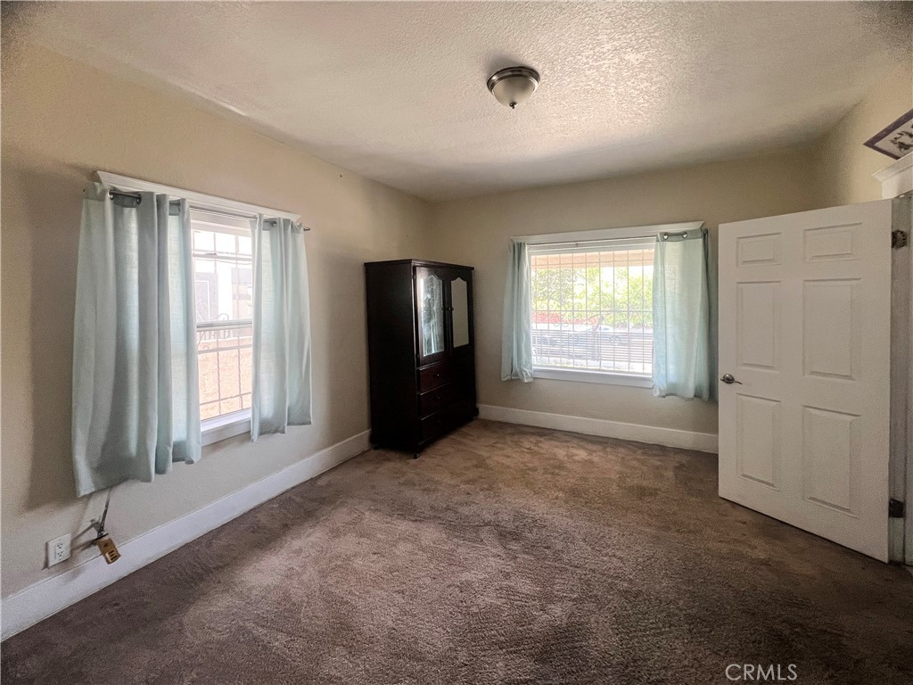 4112 S Budlong Avenue Property Photo 13