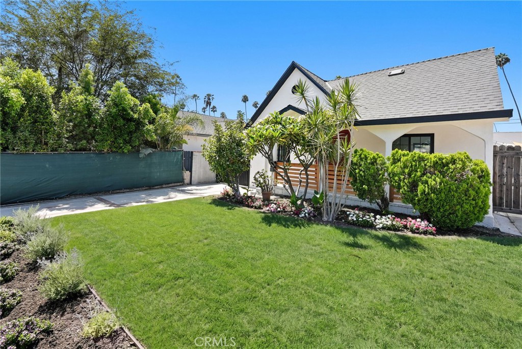 1423 N Coronado Property Photo 18