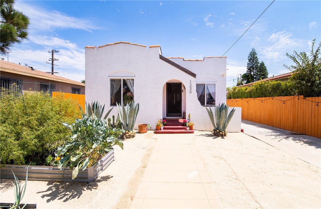 1230 Fraser Property Photo 3