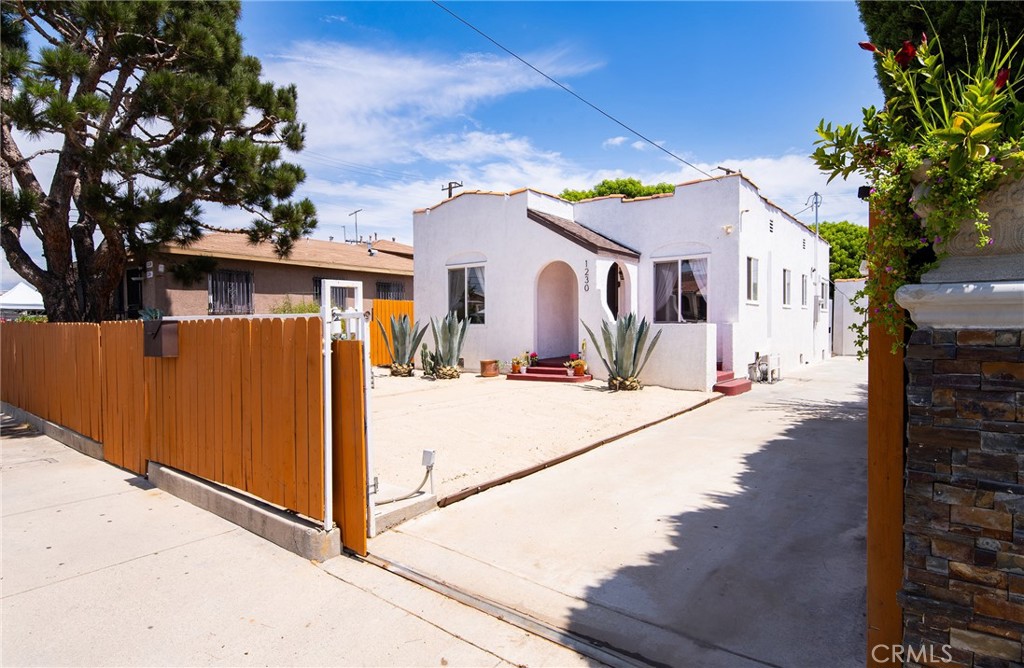 1230 Fraser Property Photo 4