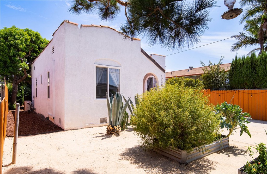 1230 Fraser Property Photo 6