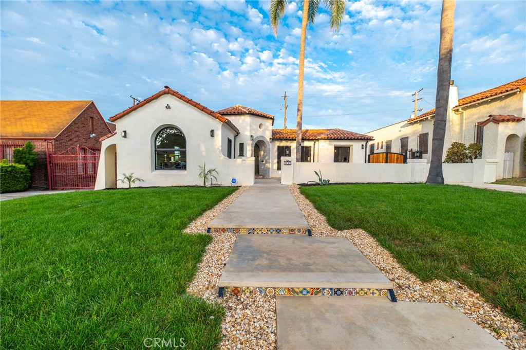 4832 S Victoria Property Photo 1