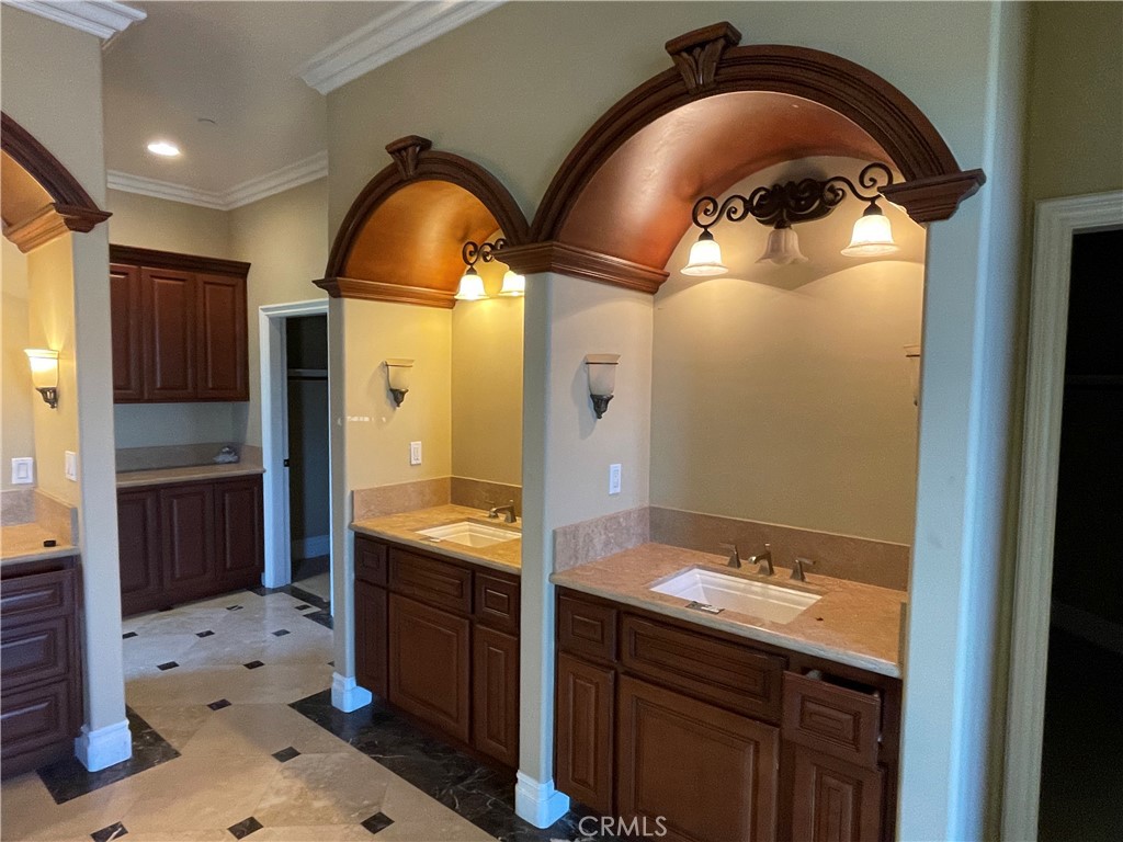10040 Mattock Avenue Property Photo 14