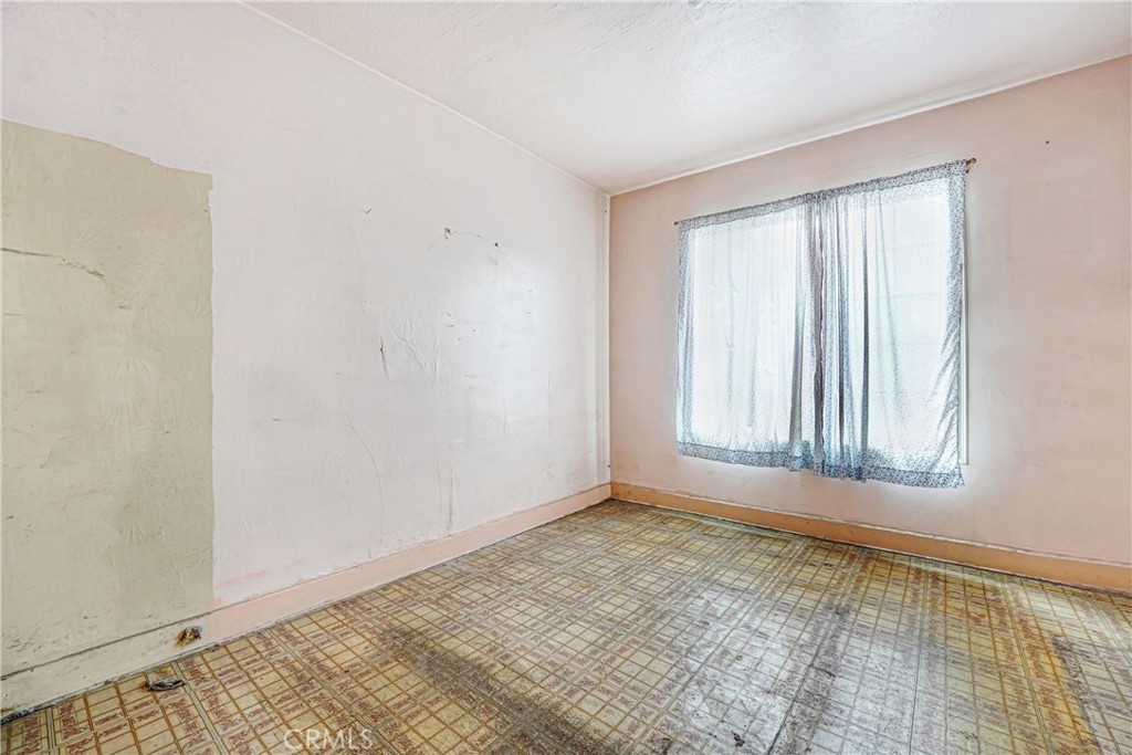 422 N Mott Street Property Photo 6
