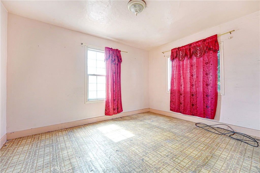422 N Mott Street Property Photo 8