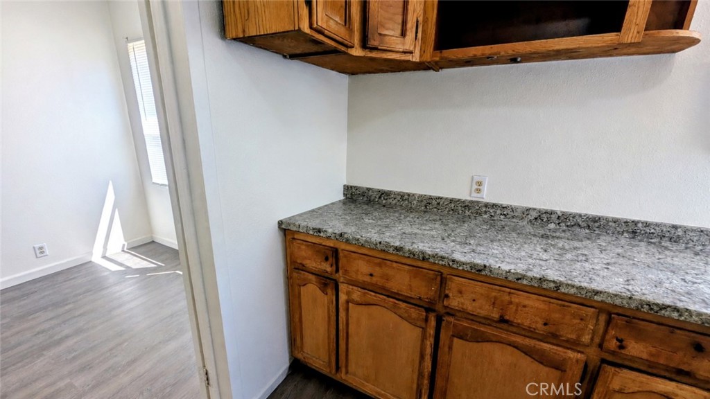 1034 W Poplar Street Property Photo 6
