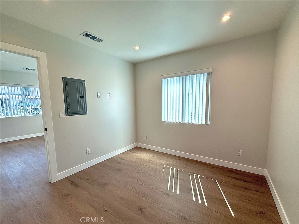 1645 E 50th Property Photo 4