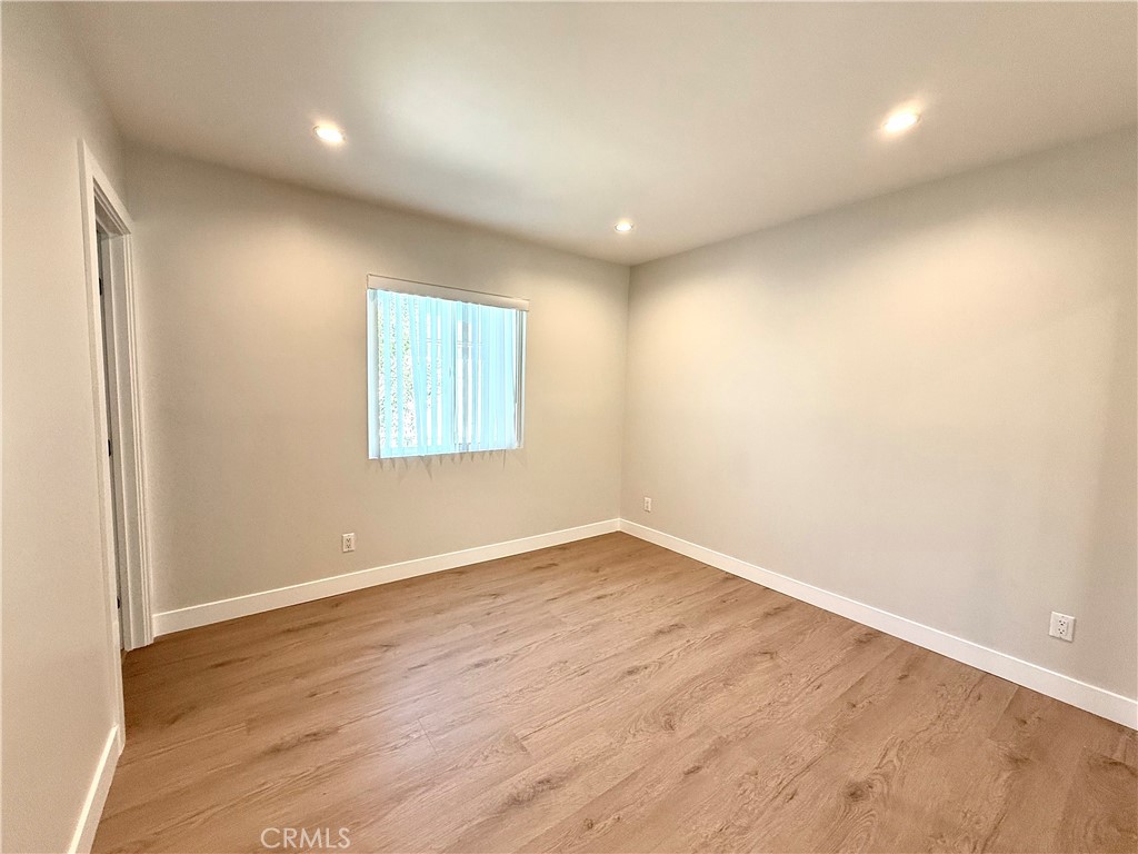 1645 E 50th Property Photo 6