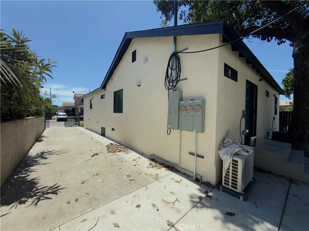 1645 E 50th Property Photo 12