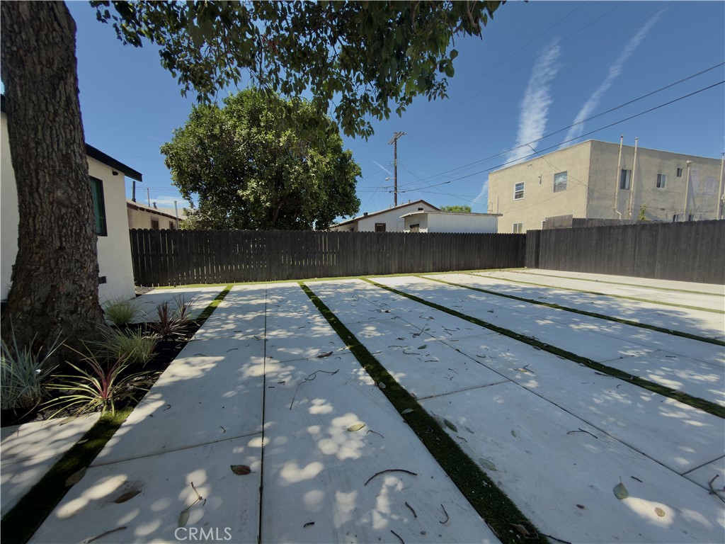 1645 E 50th Property Photo 14