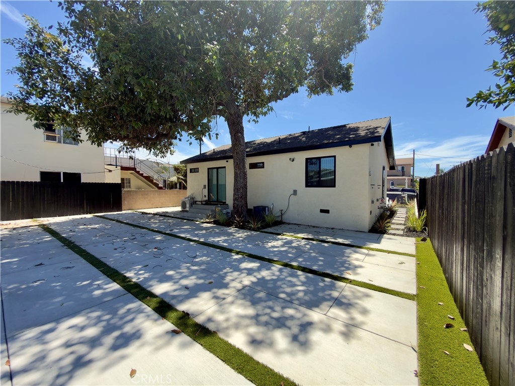 1645 E 50th Property Photo 15