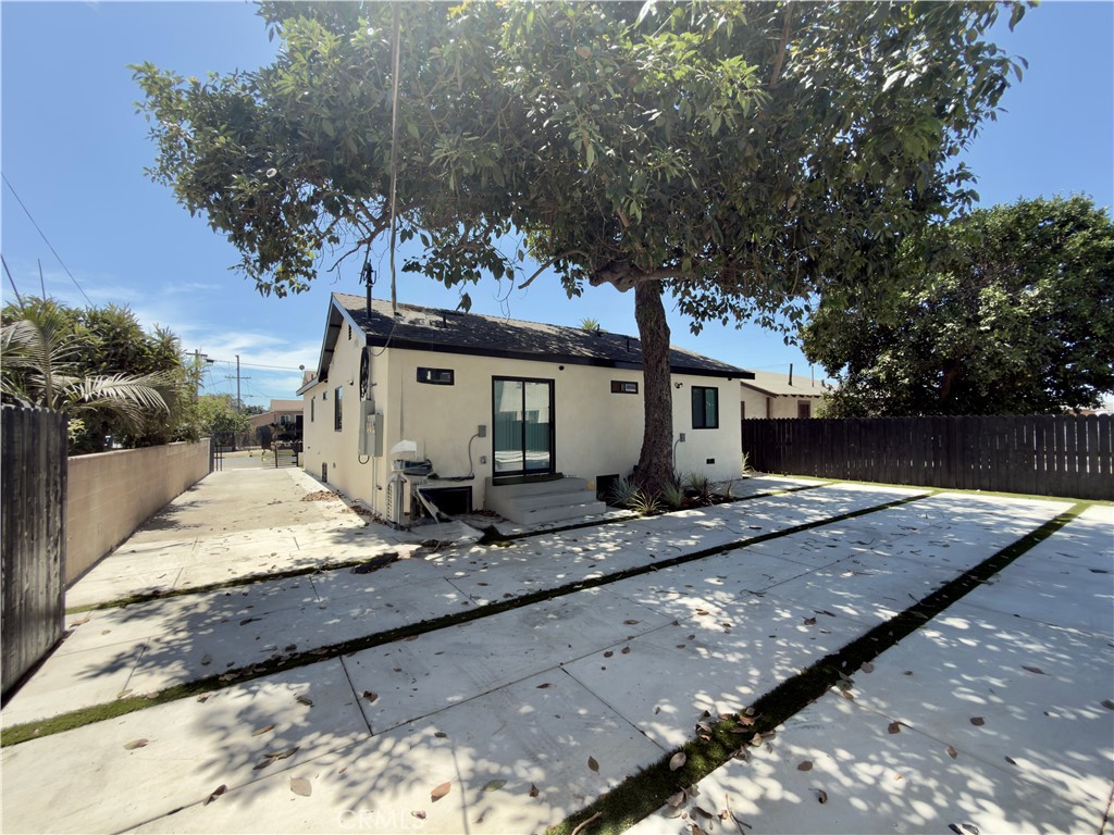 1645 E 50th Property Photo 18