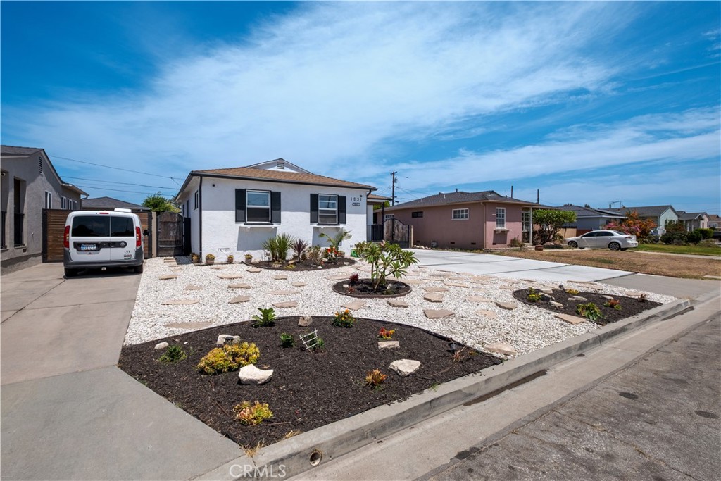 1031 W 227th Street Property Photo 1