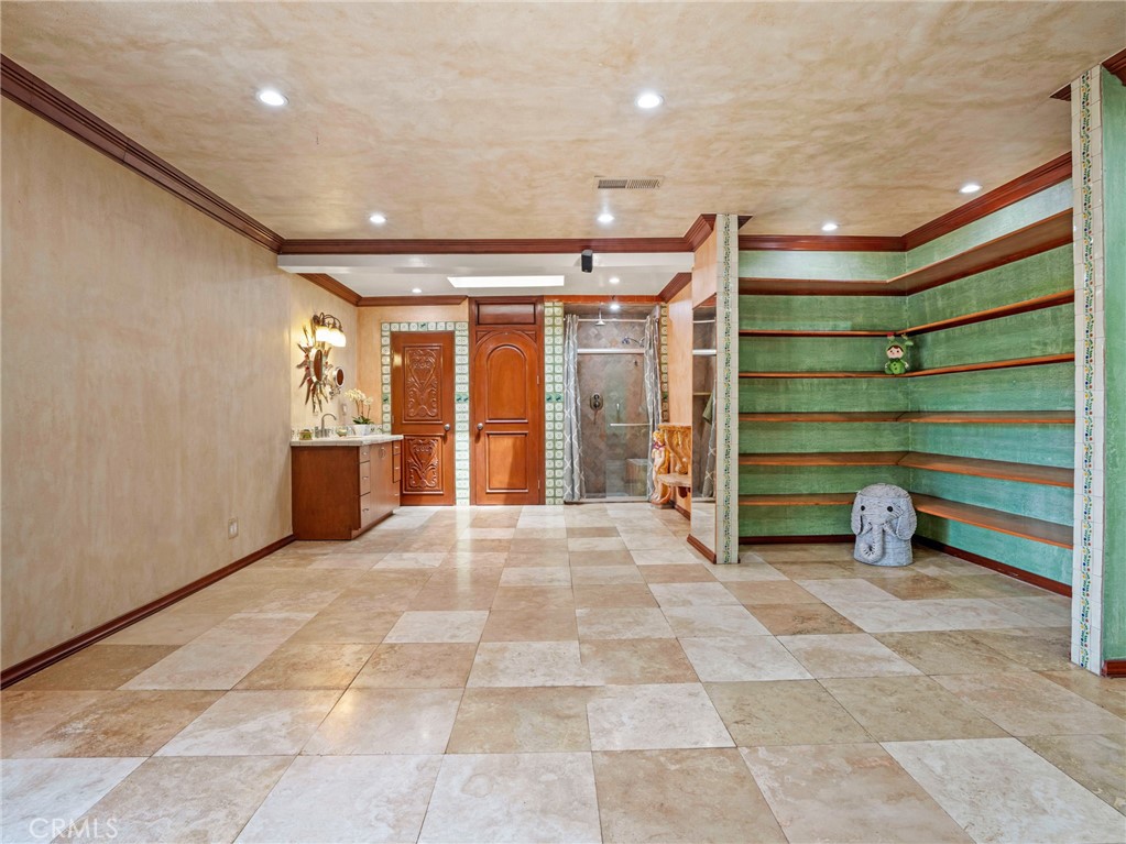 1023 Guinea Property Photo 14