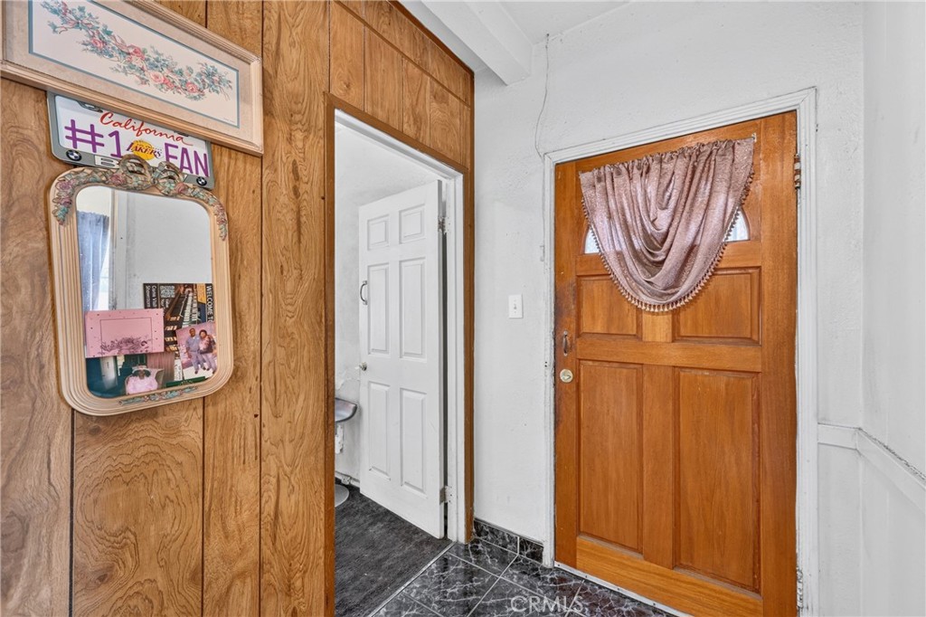 1523 E Vernon Property Photo 13
