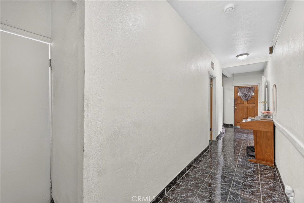 1523 E Vernon Property Photo 14